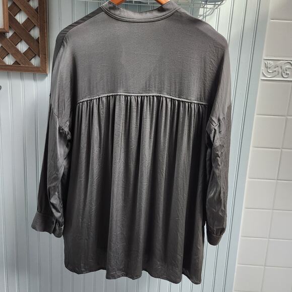Vince Silk Shirred Drape Pullover Long Sleeve V neck Blouse in Frog - Picture 4 of 10